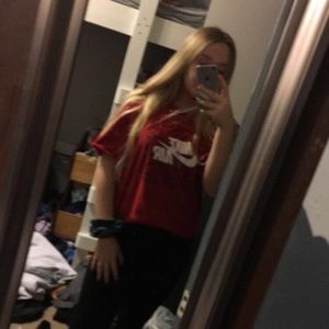 Meet your Posher, Ella